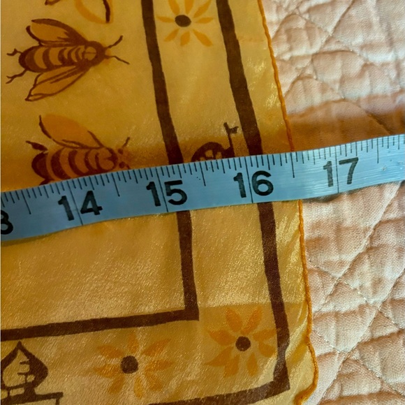 🐝Bee-themed Square Scarf - very unique & RARE🐝 - Picture 5 of 7
